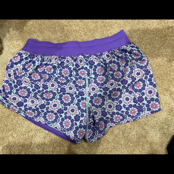 Lululemon Breeze-By shorts size 4, purple - Picture 2 of 4